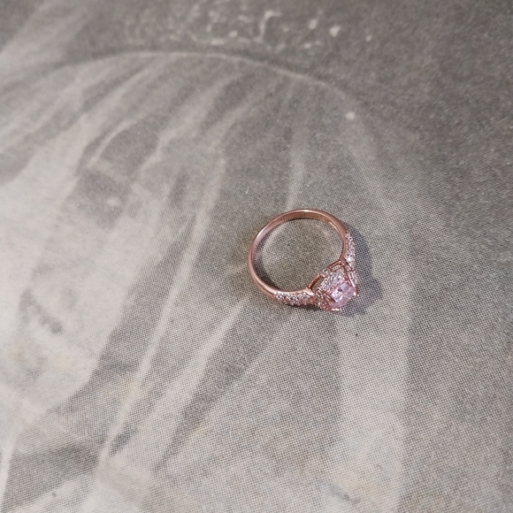 Sophisticated Sterling Silver Ring - Picture 4 of 9